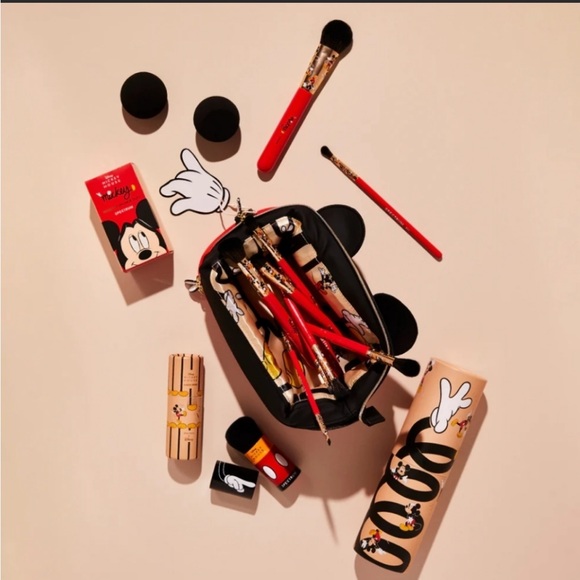 Mickey Mouse x Spectrum Collections Makeup Bag & Brush Bundle Set Collection - Picture 2 of 10